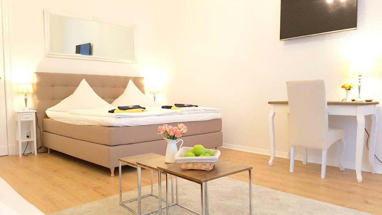 Kvh By Rockchair Apartments L Superhost Status L Boxspringbett Am Schloss Charlottenburg Welcomes You! Berlino Esterno foto