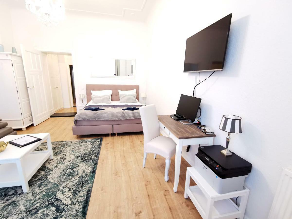 Kvh By Rockchair Apartments L Superhost Status L Boxspringbett Am Schloss Charlottenburg Welcomes You! Berlino Esterno foto